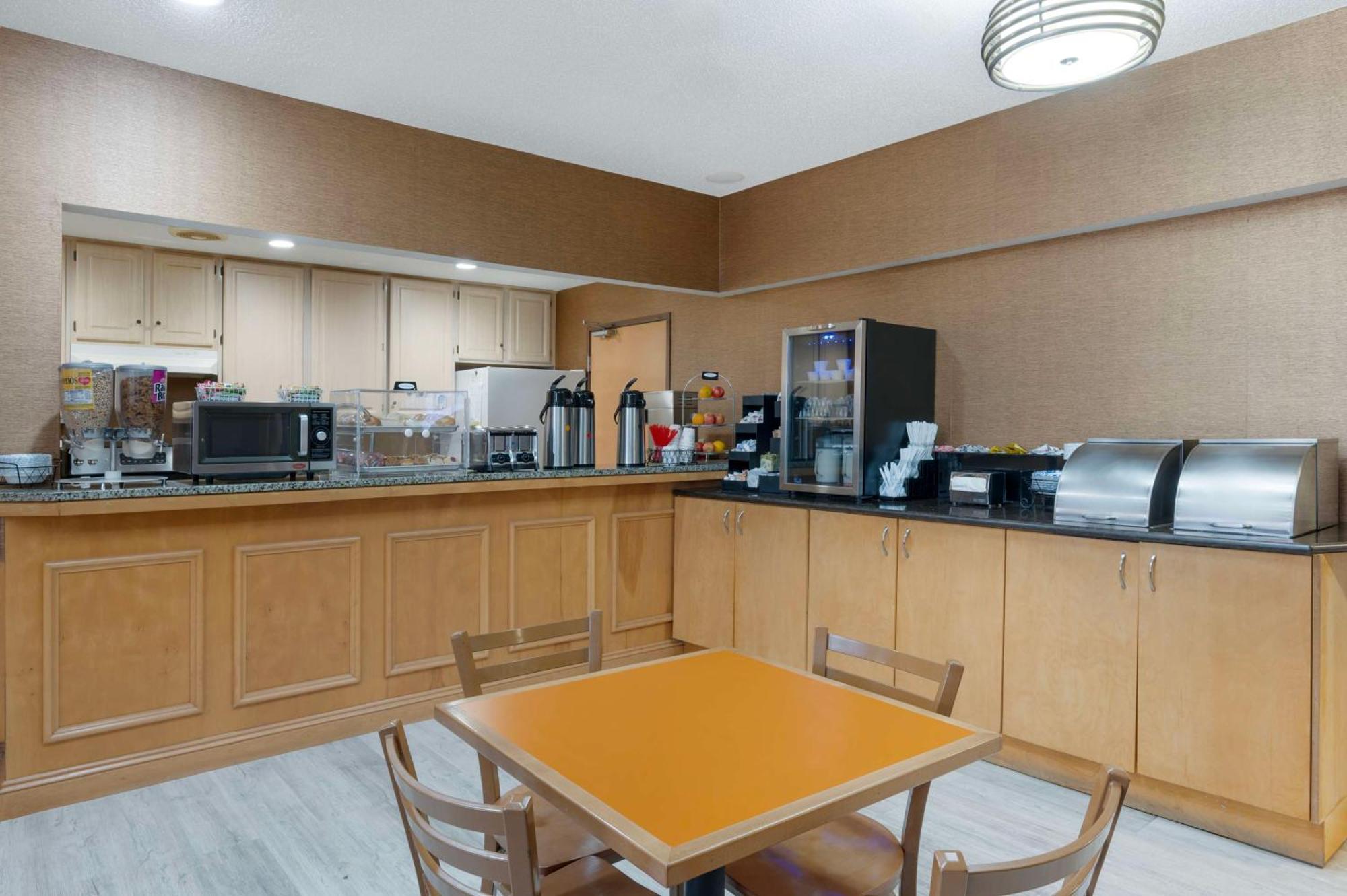 Best Western Circus City Inn Peru Экстерьер фото